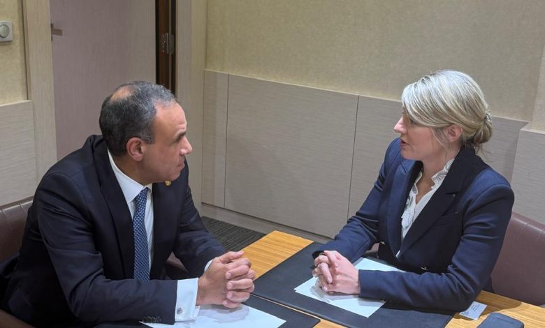 Photo of Foreign Minister Discusses Successive Regional Developments in Gaza and Syria with Canadian Counterpart