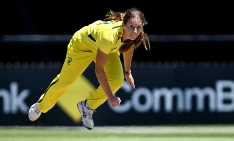 Photo of Bowlers win Australia in warm-up after failing