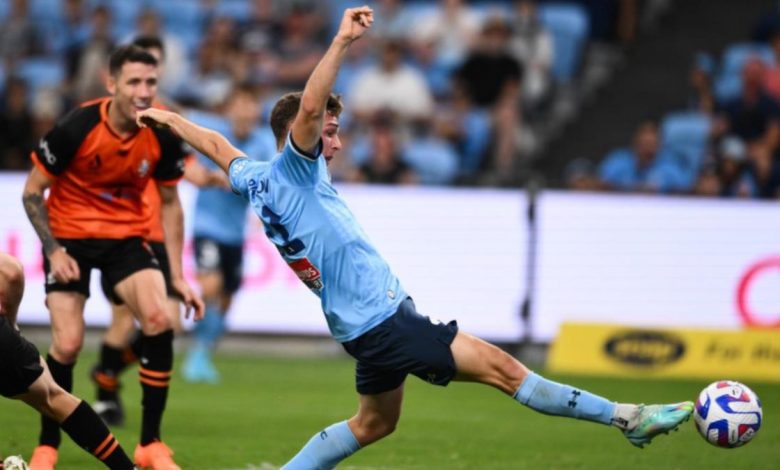 Photo of Sydney FC fend off Brisbane Roar with late ALM equalizer