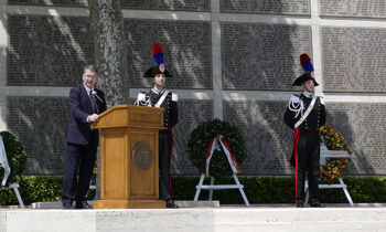 Photo of Chargé d’Affaires Shawn Crowley at the Memorial Day memorial ceremony at Florence American Cemetery