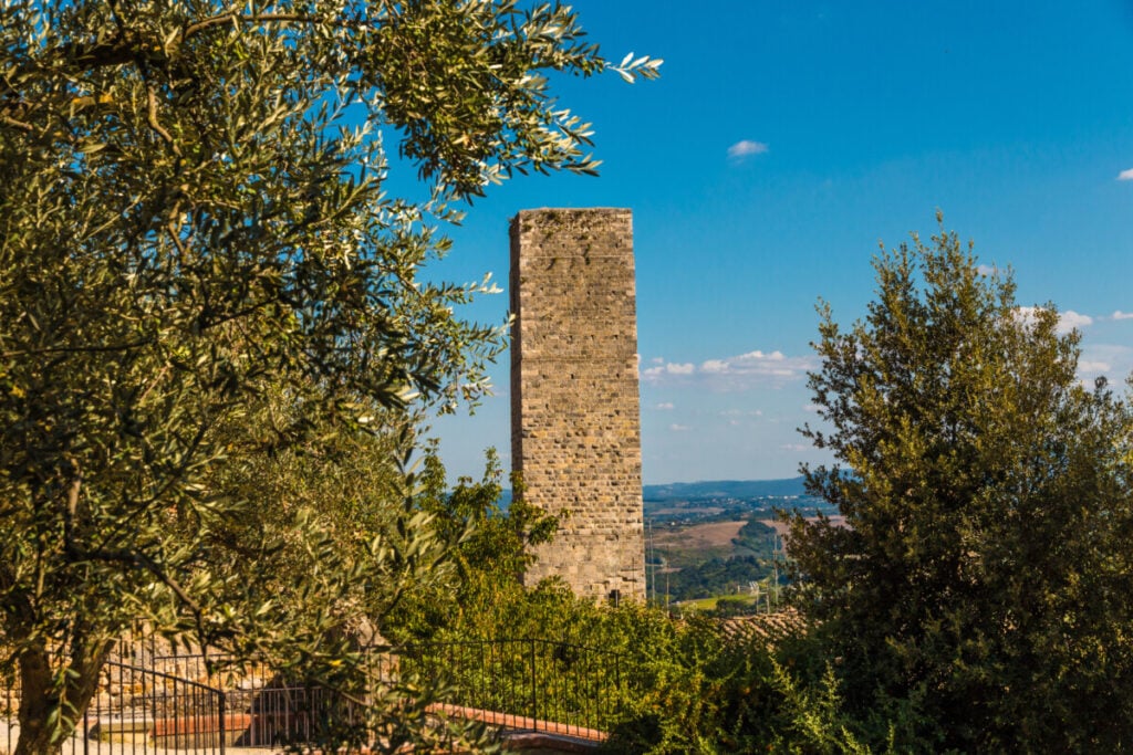 Torre dei Cugnanesi structure and skyline in Torre dei Cugnanesi, San Gimignano, Italy