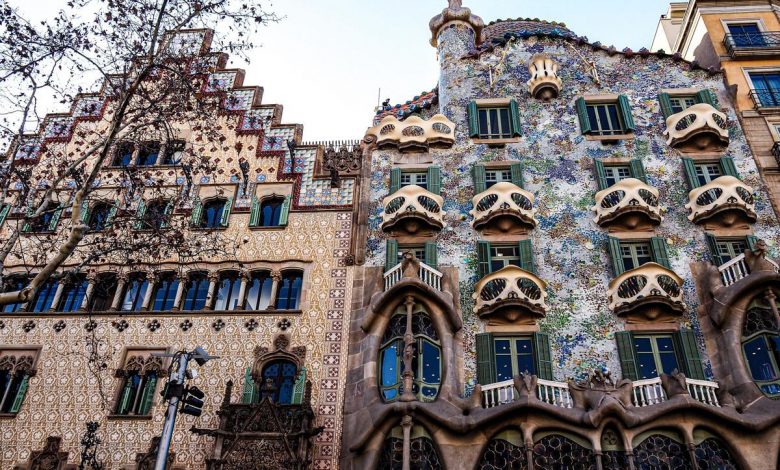 Close-up of Casa Batlló façade in Barcelona, showcasing intricate modernist architecture design