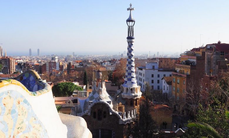 Stunning façade of Casa Batlló in Barcelona featuring unique mosaics and whimsical architecture