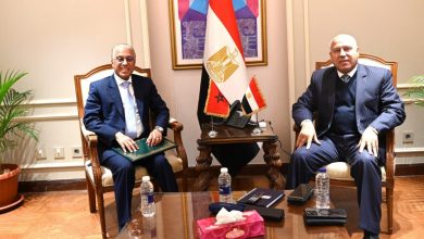 Photo of Minister of Industry discusses with Moroccan Ambassador to Egypt enhancing cooperation in industry and transportation