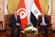 Photo of Foreign Minister discusses arrangements for emergency Arab summit in Cairo tomorrow with his Tunisian counterpart